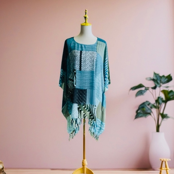 0149/  Batik Rayon Poncho, Bohemian Kaftan Top, Modern Apparel, Multocolor Blue - Picture 3 of 9